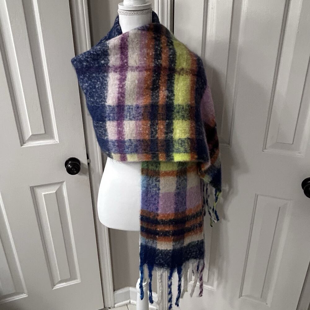 Steve Madden Scarf - Picture 2 of 6